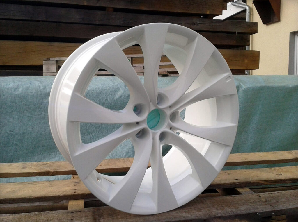 Alloy wheels painted RAL 9016 traffic white