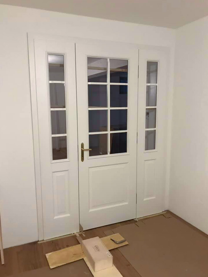 Door painted RAL 9016
