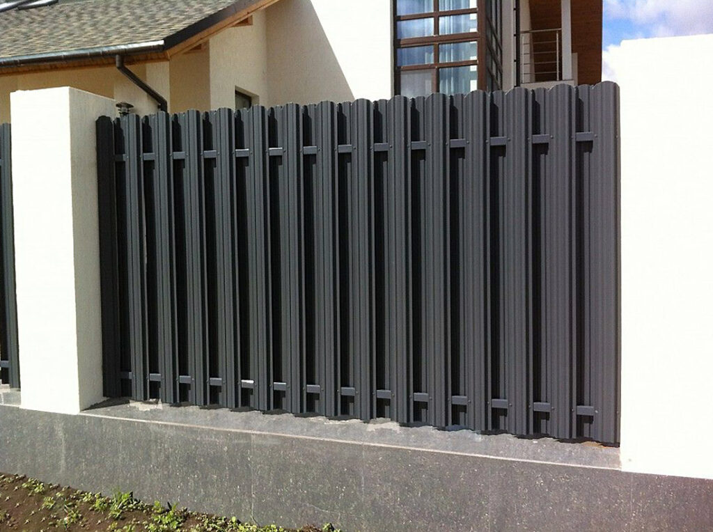 Grey brown ral colour fence