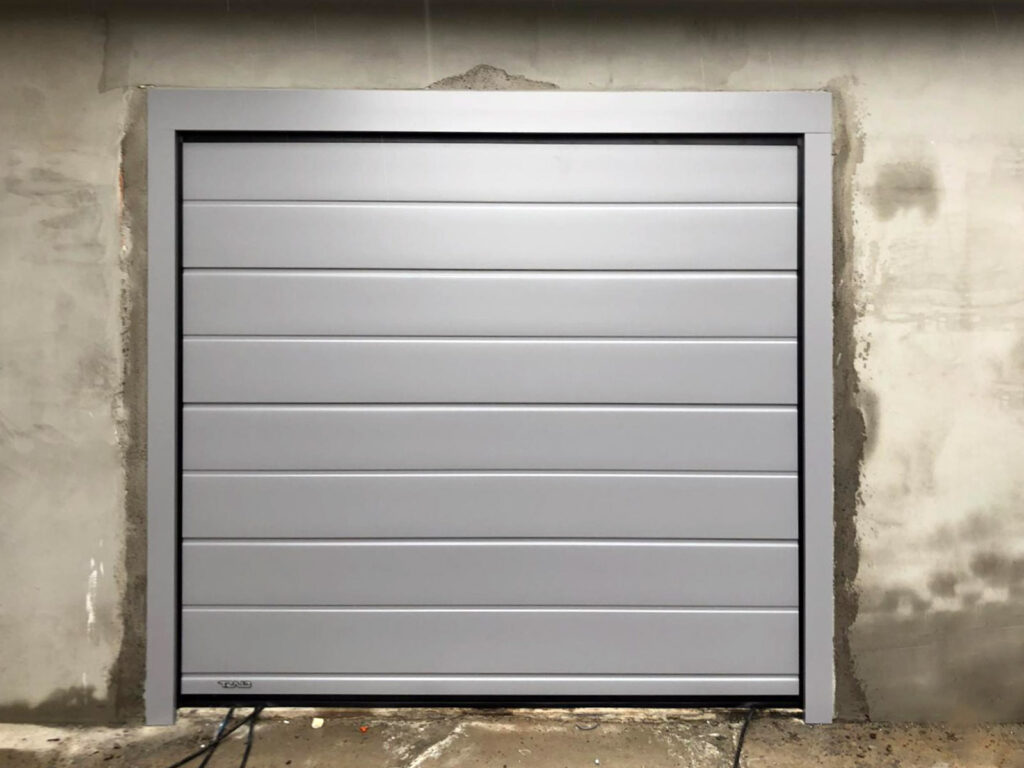 RAL 9006 garage door