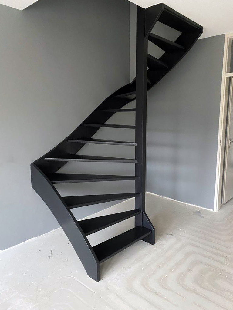 Staircase painted RAL 9011